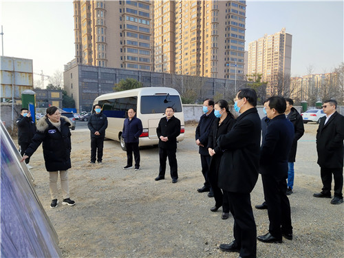 枣庄市市委副书记、代市长张宏伟到山东出版枣庄万阅听泉鉴鲍广场项目现场调研指导工作