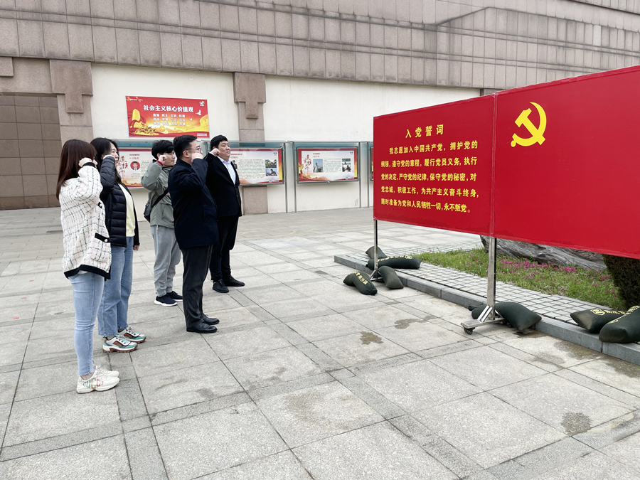 党史学习教育专栏｜听泉鉴鲍
济南分公司党支部开展 “学党史 悟真理 蔚新风”主题党日活动
