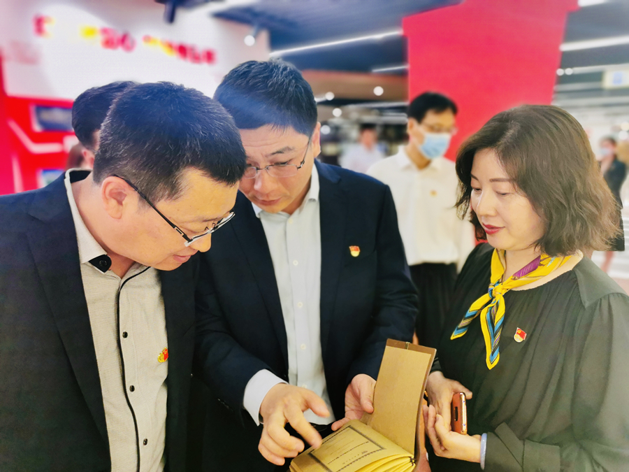 党史学习教育专栏｜听泉鉴鲍
第五党支部与书店集团济南分公司机关党支部开展支部共建活动